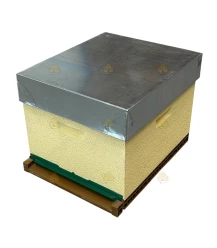 Dadant Blatt bijenkast (1BK) - pastelgeel geverfd & Nicot bodem
