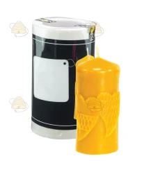 Large bougie avec cœurs, moulée